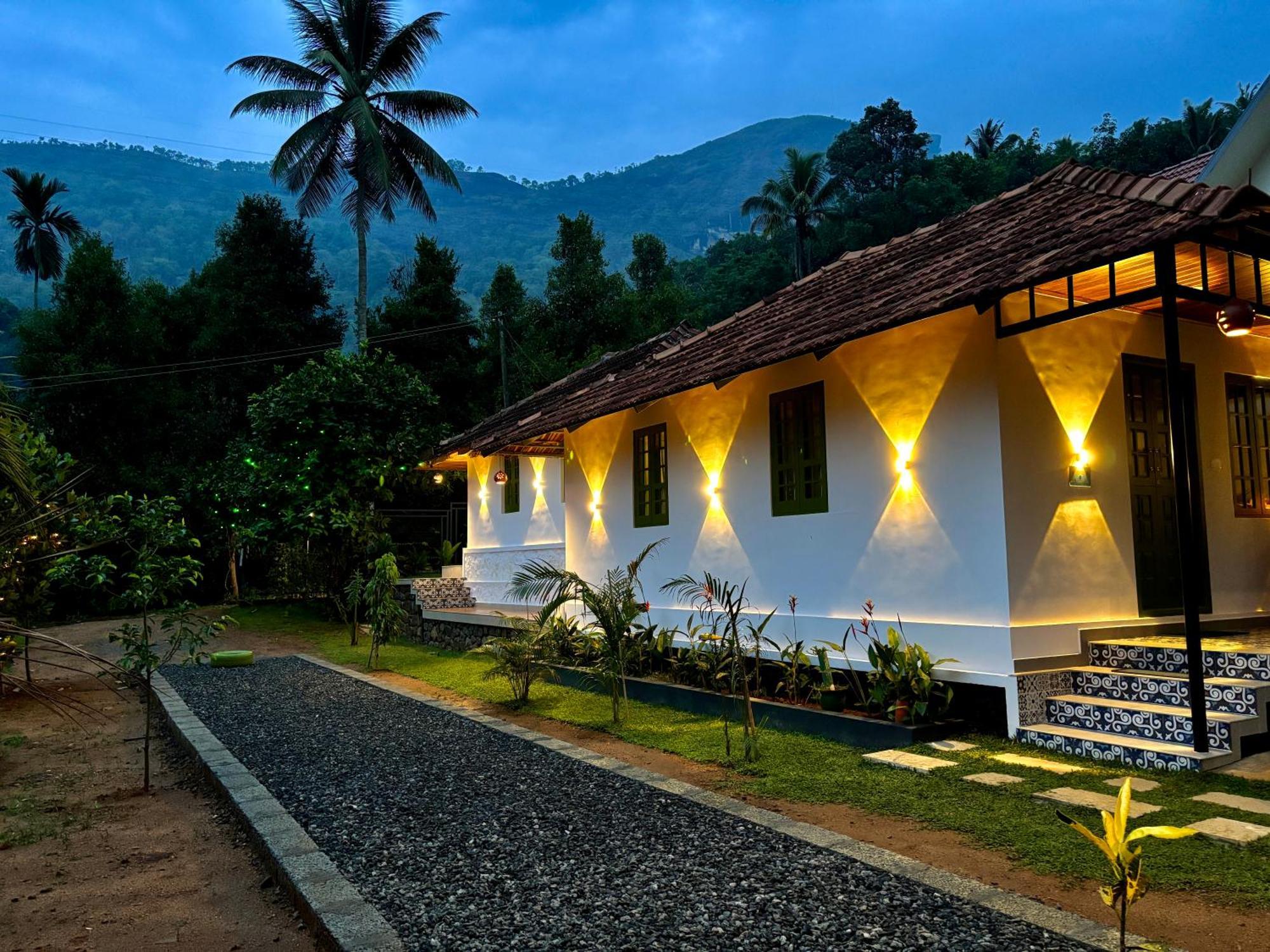 Calm Shack - 2 Bedroom-Boutique Farm Stay Munnar Eksteriør bilde
