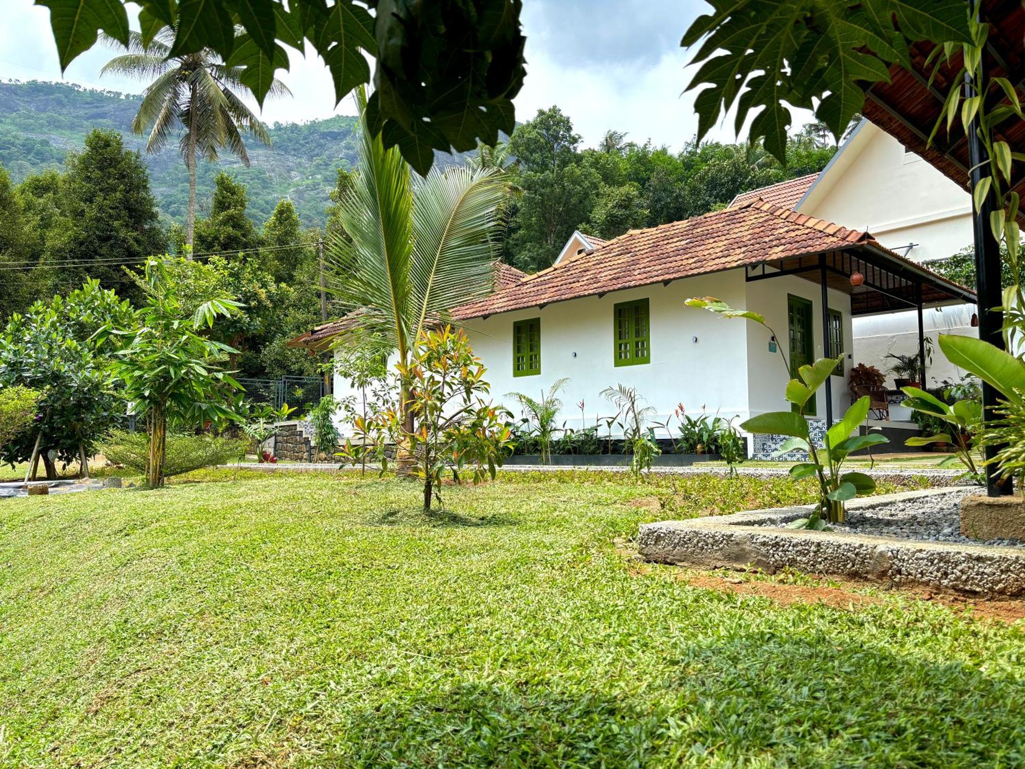 Calm Shack - 2 Bedroom-Boutique Farm Stay Munnar Eksteriør bilde
